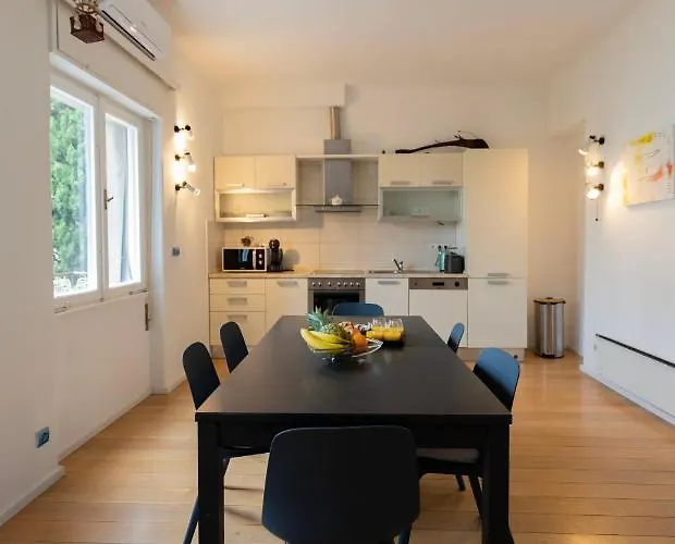 Comfy With A Dreamy Terrace Near The Old Appartamento