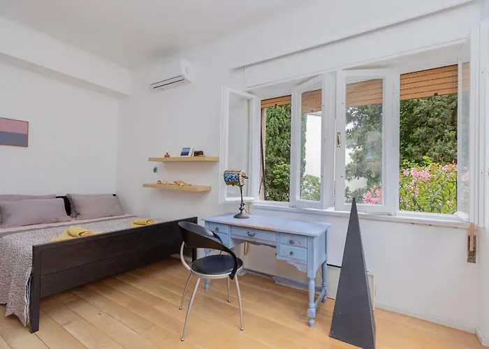 Appartamento Comfy With A Dreamy Terrace Near The Old *