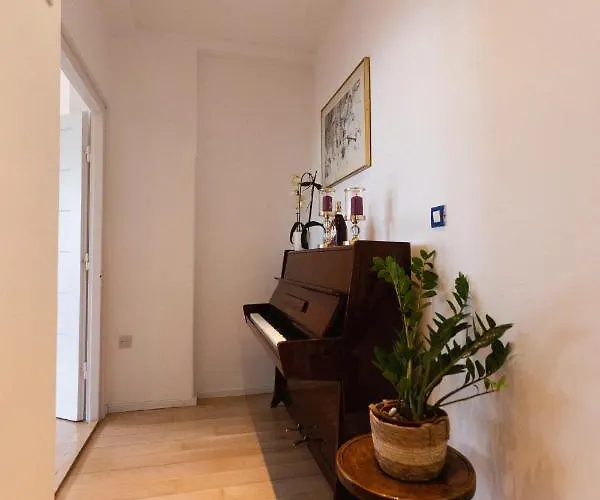 Comfy With A Dreamy Terrace Near The Old Appartamento *