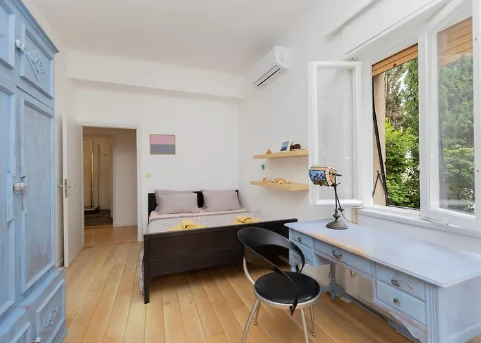 Comfy With A Dreamy Terrace Near The Old Appartamento