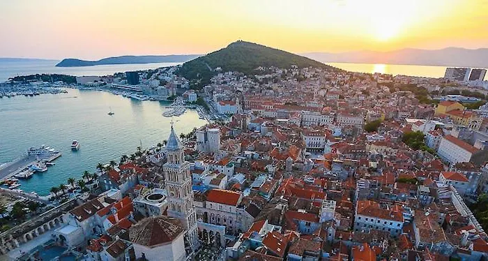 Comfy With A Dreamy Terrace Near The Old