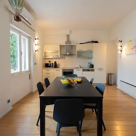 Comfy With A Dreamy Terrace Near The Old Apartament