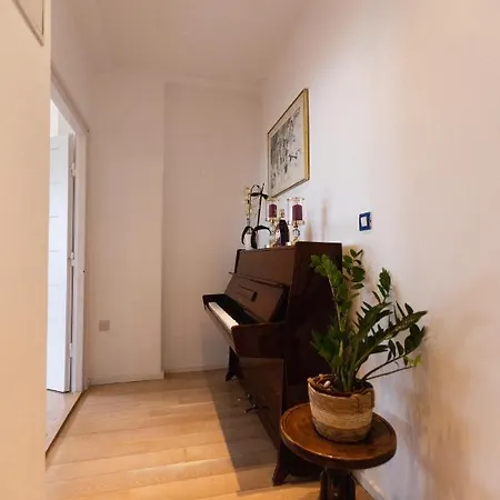 Comfy With A Dreamy Terrace Near The Old Apartament *