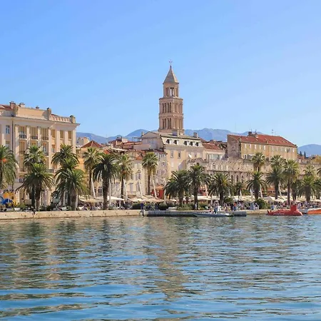 Apartmán Comfy With A Dreamy Terrace Near The Old
